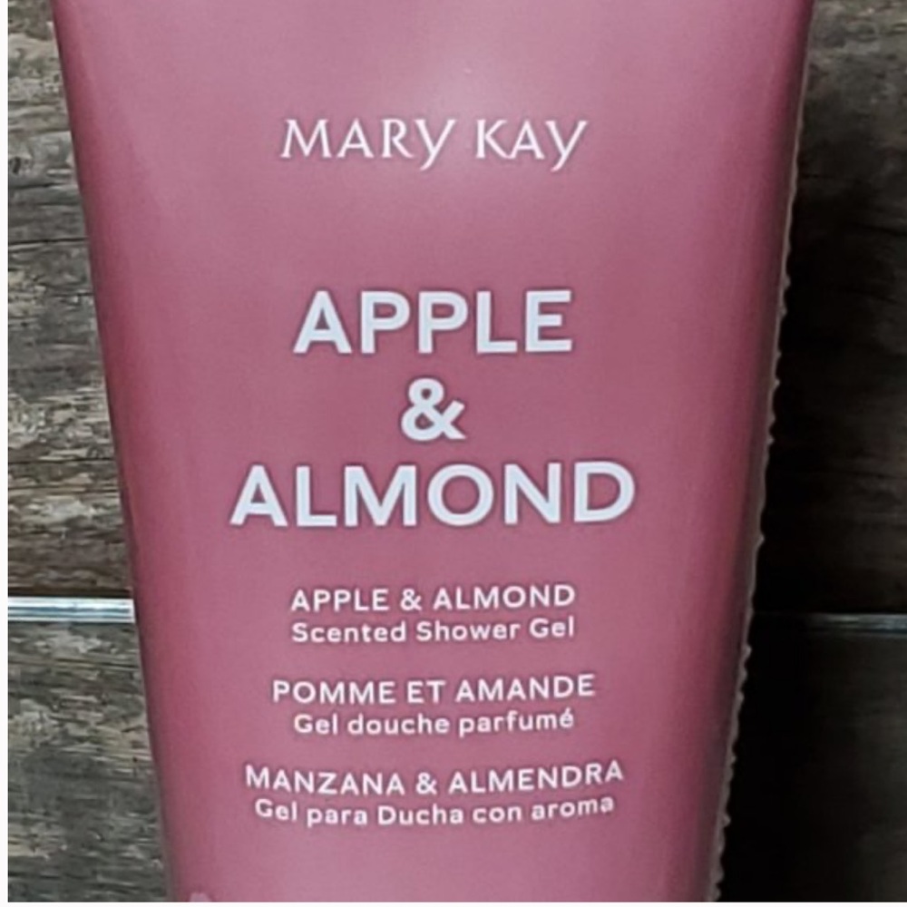 Mary Kay Shower Gel in “Apple and Almond” 6.7 oz